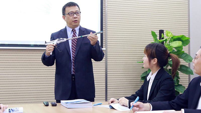 英语一对一网课的费用主要由以下几个部分构成：